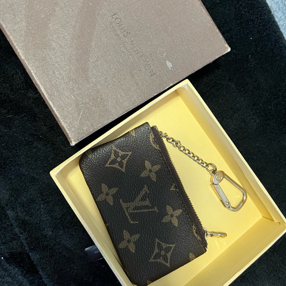 LV coin purse 👜 still in great shape.